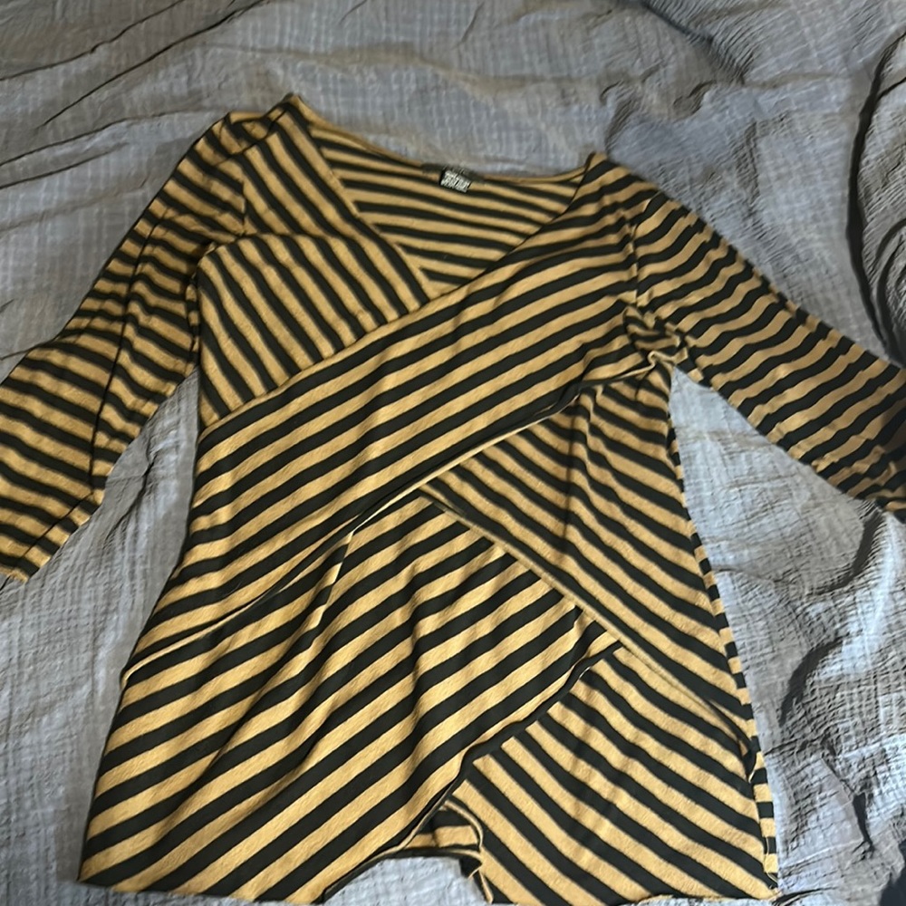 💥 $5 if Bundled - Small VERVE AMI Brown & Black Striped 3/4 Sleeve Top V Neck